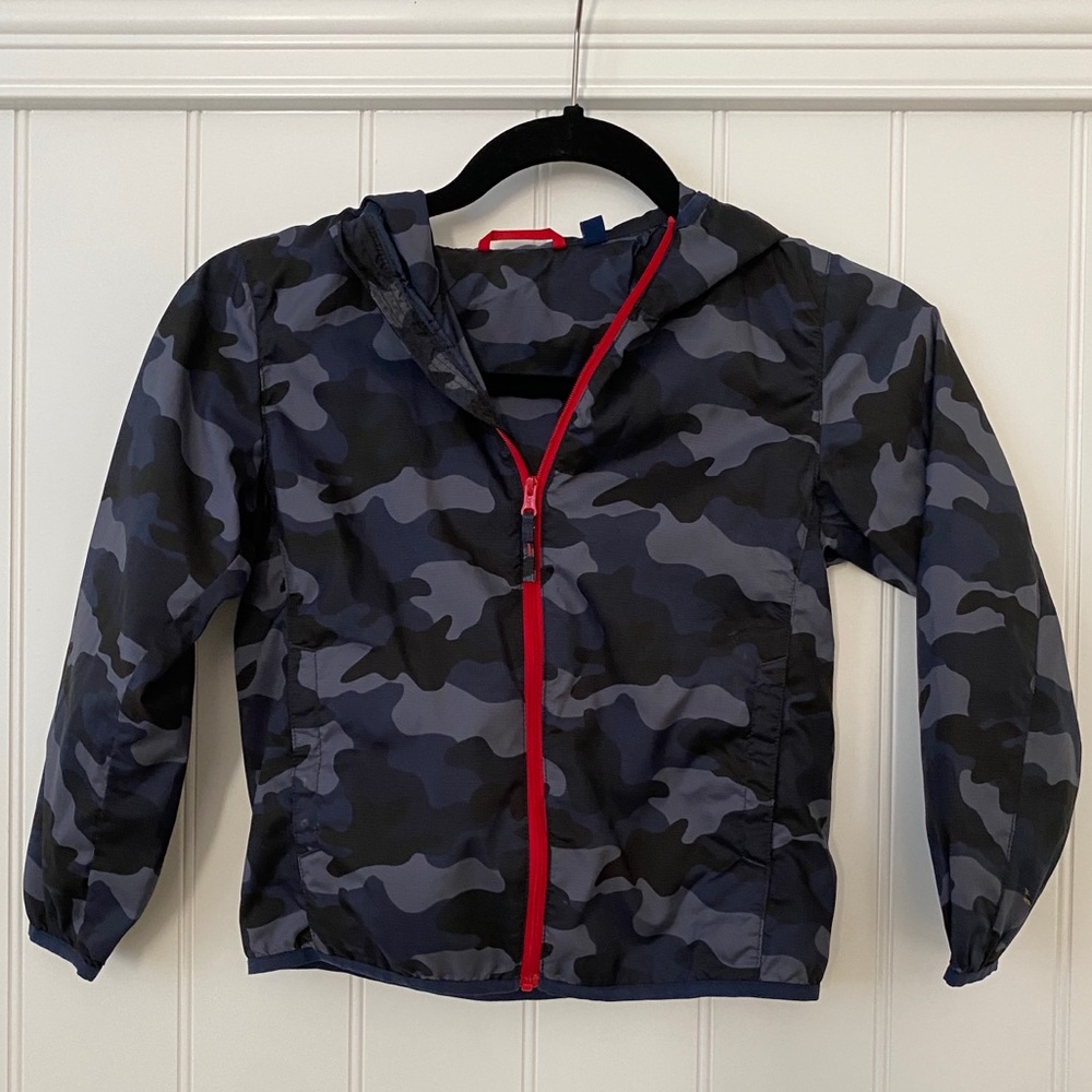Uniqlo Boys Camo Windbreaker Jacket, size 5/6